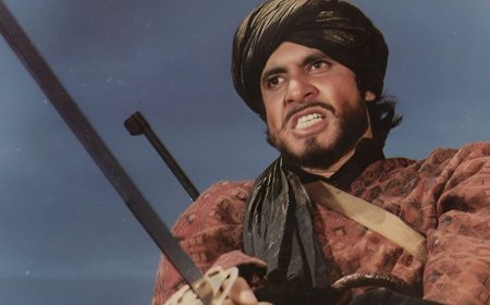 33 साल पहले जब 1,850 किलोमीटर में छिड़ी जंग को अमिताभ बच्चन के लिए रोक दिया गया था, मिला था शाही सम्मान