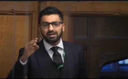 यूके में मुस्लिम सांसद अदनान हुसैन को लेकर मचा है बवाल: बेअदबी के एकतरफा इस्तेमाल पर घिरे