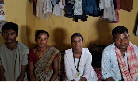 Success Story: दिहाड़ी मजदूर दंपत्ति को नहीं मिला काम, घर लाैटे तो पता चला बिटिया बन गई है टॉपर