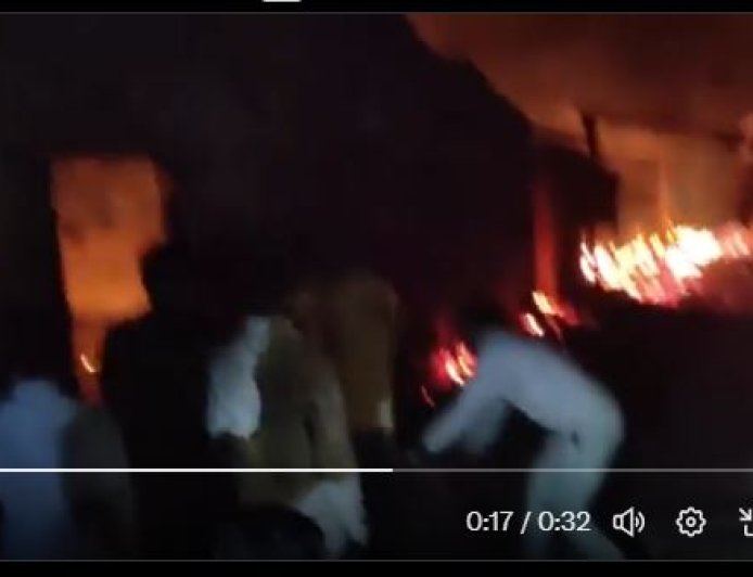 गुजरात: दाहोद के चिलकोटा गांव में कई घरों में लगी आग, दमकल की गाड़ियां मौके पर मौजूद