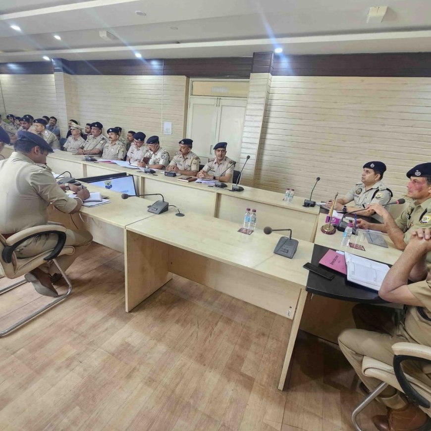 बद्दी एसपी के थाना प्रभारियों को निर्देश:बोले- अनसुलझे केसों की जांच तेजी से हो, जनता के प्रति संवेदनशील रहे
