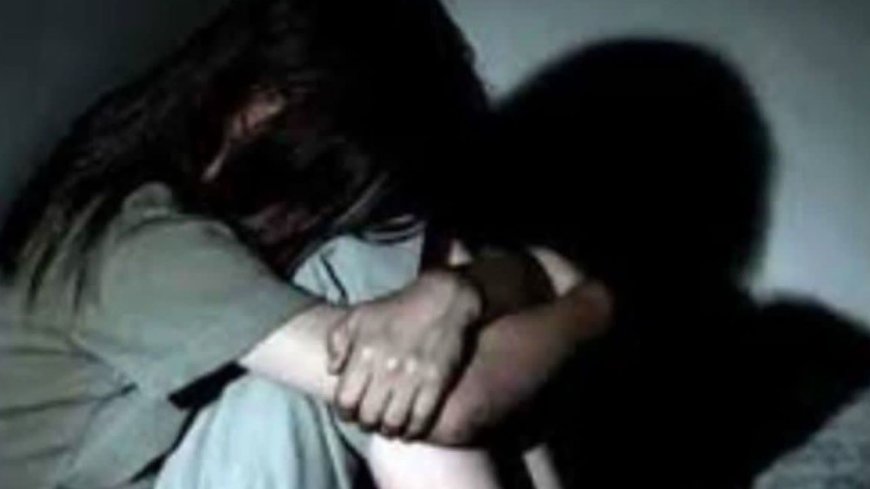 गर्लफ्रेंड को मिलने के बहाने बुलाया, झांसे में लेकर पहले खुद किया रेप; फिर दोस्तों को बुलाकर…