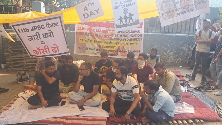 रांची में ‘रिजल्ट जारी करो या फांसी दो’ के नारे के साथ छात्रों ने जेपीएससी कार्यालय घेरा