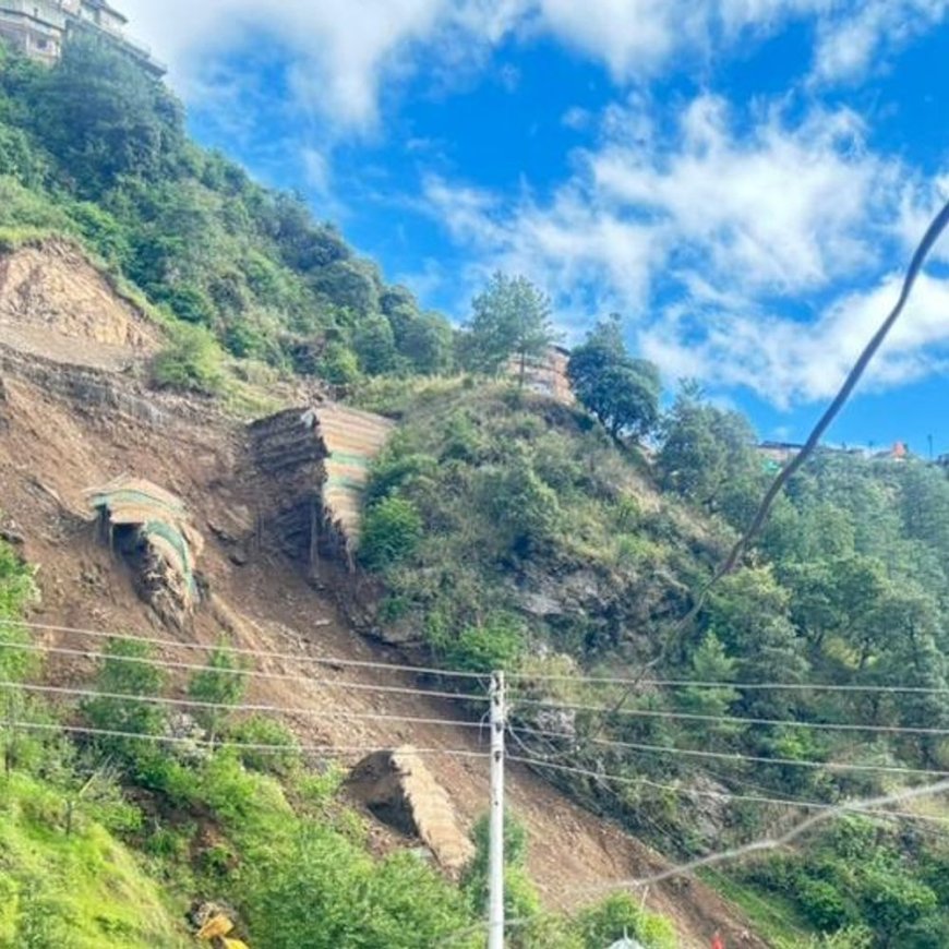 शिमला में बारिश से फोरलेन निर्माणकार्य ढहा:ढली में ढंगा गिरा, किसान बोले- सेब के बगीचे में घुसा मलबा