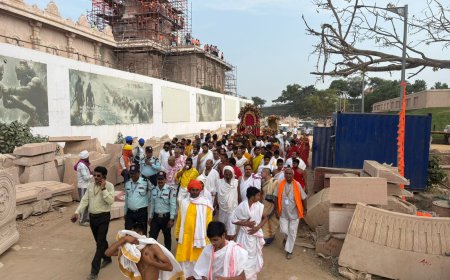 दूसरे दिन विभिन्न अधिवास एवं विग्रहों का भ्रमण