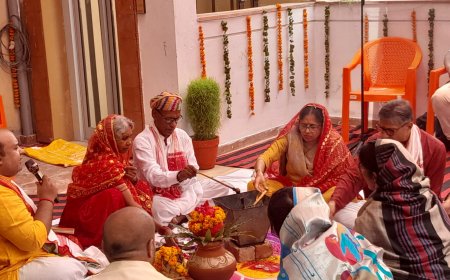 दिल्ली के बिरसा मुण्डा भवन में यज्ञ के साथ प्रवेश