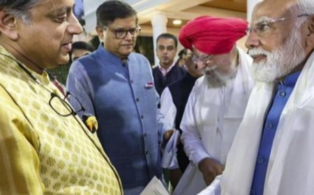 थरूर पर खड़गे बोले- कुछ लोगों के लिए मोदी फर्स्ट:थरूर का जवाब- पंख आपके, उड़ने की इजाजत मत मांगो; मोदी की तारीफ की थी