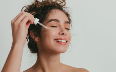 घर पर इन आसान तरीकों से बनाएं नेचुरल फेस सीरम, त्वचा रहेगी चमकदार