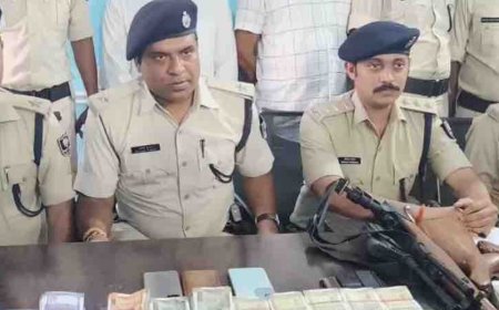 डार्क वेब से साइबर ठगी करने वाले गिरोह का भंडाफोड़:मोतिहारी में दो गिरफ्तार,10.30 लाख कैश और हथियार जब्त, SSB जवान की भूमिका भी उजागर