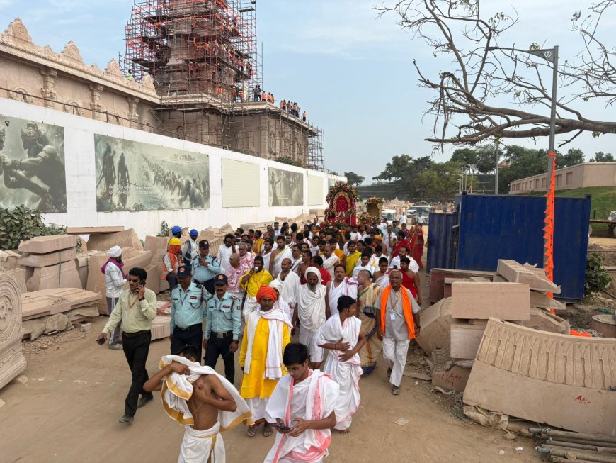 दूसरे दिन विभिन्न अधिवास एवं विग्रहों का भ्रमण