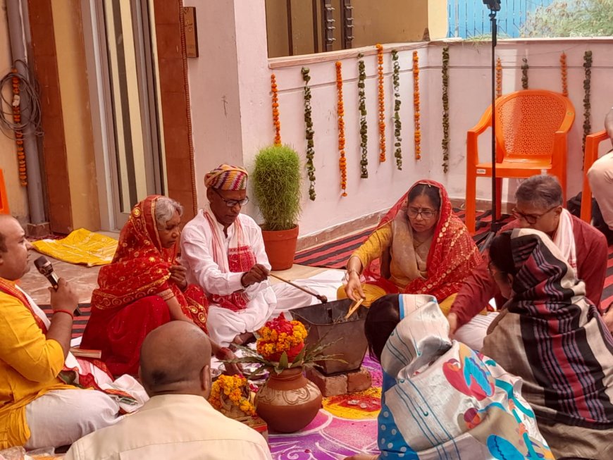 दिल्ली के बिरसा मुण्डा भवन में यज्ञ के साथ प्रवेश