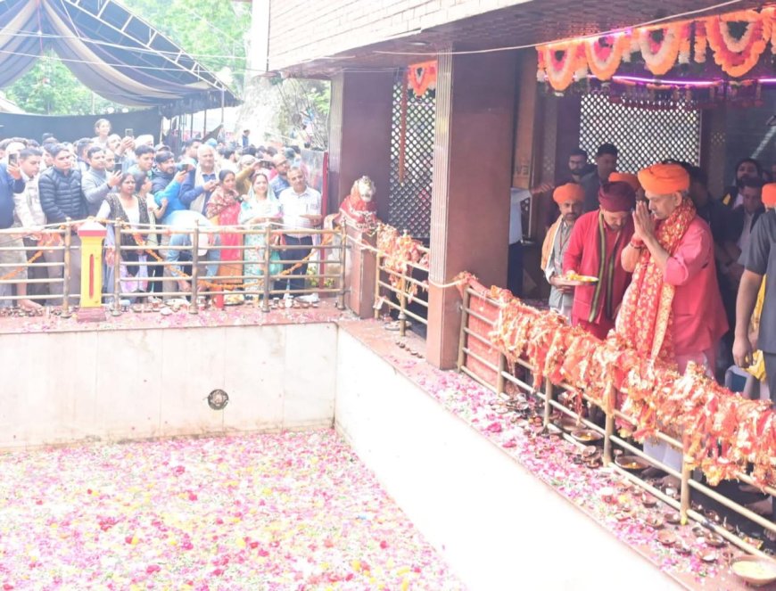 हजारों विस्थापित कश्मीरी हिन्दुओं ने मां खीर भवानी मंदिर में की पूजा अर्चना