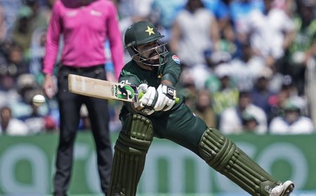 पाकिस्तान के इस खिलाड़ी का करना पड़ेगा ऑपरेशन, अचानक टूटी ये आफत