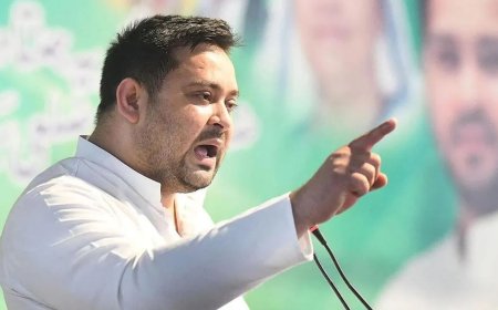 बिहार में वोटर लिस्ट पर सियासी बवाल, EC से मिले तेजस्वी यादव, बोले- फैसले तो दिल्ली से लिए जा रहे हैं