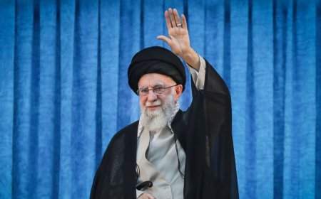 ईरान-इजराइल जंग के बाद पहली बार दिखे सुप्रीम कमांडर खामेनेई, शोक सभा में हुए शामिल