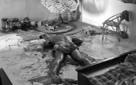 पंचायत रोजगार सेवक की गला रेतकर हत्या,12 बार मारा चाकू:घर में मिली खून से लथपथ लाश, बेड पर बिखरे रुपए; दूसरे कमरे में थे पत्नी-बच्चे