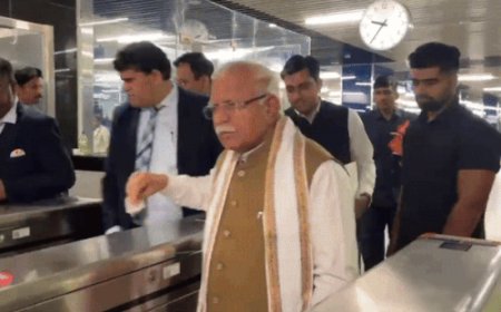 केंद्रीय मंत्री मनोहर लाल ने ली 'आम आदमी' की फीलिंग:टोकन खरीद मेट्रो में किया सफर, यात्रियों से फीडबैक लिया, साढ़े 9 साल हरियाणा CM रहे