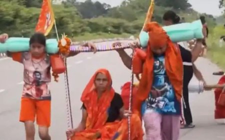 दिल जीत लेगी बहू की ये तस्वीर! कांवड़ में गंगाजल की जगह बैठाई सास… कंधे पर उठाकर शुरू की यात्रा