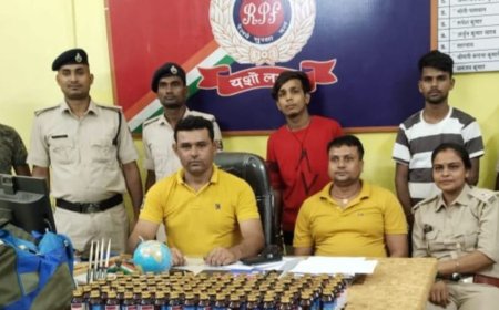 सहरसा स्टेशन पर प्रतिबंधित कफ सिरप की तस्करी का भंडाफोड़:आरपीएफ और मद्य निषेध विभाग ने 2 तस्कर भी दबोचे