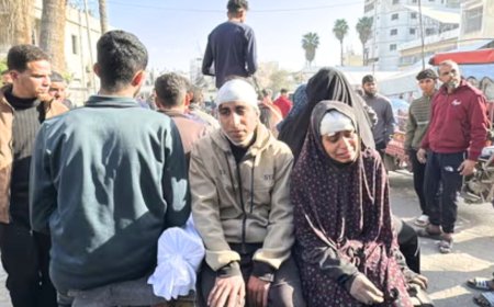 गाजा में फिर मौत का तांडव, इजराइली हमले में मारे गए 85 फिलिस्तीनी, खाना लेने के लिए जुटी थी भीड़