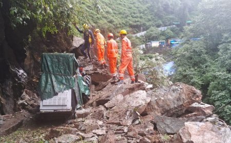 उत्तराखंड में बारिश से ‘त्राहिमाम’:  रुद्रप्रयाग में बादल फटा, पहाड़ के मलबे में दब गए घर; केदारनाथ यात्रा बाधित