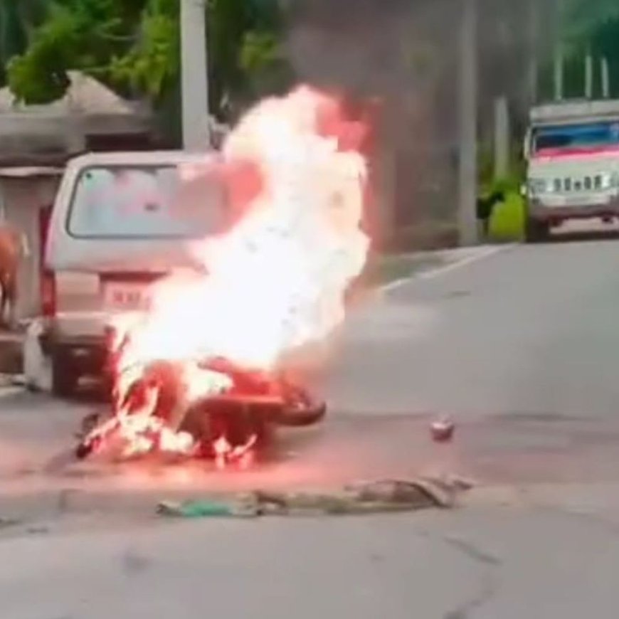 नवादा में चलती स्कूटी में लगी आग:अधिवक्ता ने कूदकर बचाई जान, बीच सड़क पर धूं-धूंकर जला वाहन