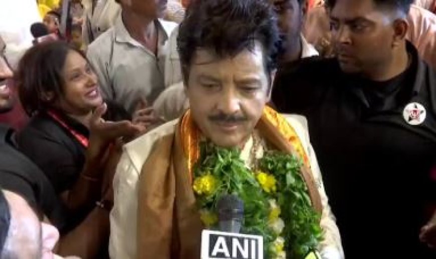 गायक उदित नारायण ने शंकराचार्य अविमुक्तेश्वरानंद से ली आशीर्वाद, बोले - "धन्य हो गया जीवन"