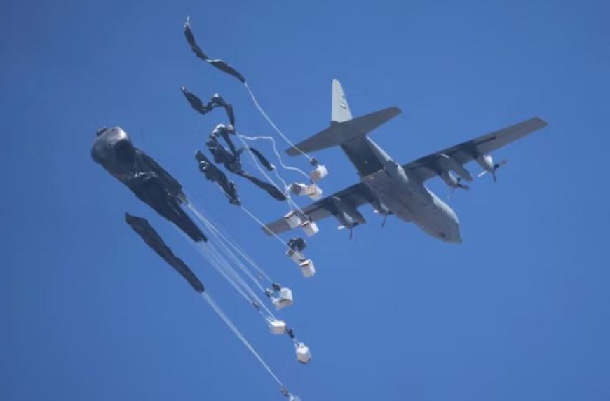बम नहीं, अन्न बरसा: 5000 फीट की ऊंचाई से C-130 हरक्यूलिस ने गाजा में गिराई राहत सामग्री