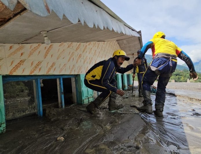 60 फीट मलबा, 4 दिन से चल रहा रेस्क्यू… धराली में हर एक जिंदगी बचाने की जद्दोजहद- Photos