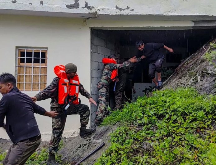 उत्तरकाशी में मंडरा रहे संकट के ‘बादल’, भारी बारिश का अलर्ट; अचानक बदला मौसम