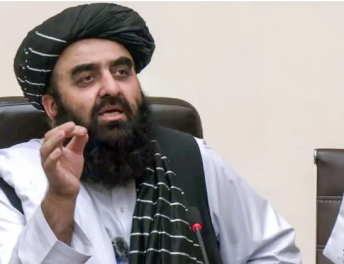 दिल्ली प्रेस कॉन्फ्रेंस में महिला पत्रकारों की एंट्री बैन — क्या है वजह?