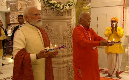 श्री राम जन्मभूमि मंदिर के शिखर पर पूर्ण गौरव के साथ धर्म ध्वजारोहण