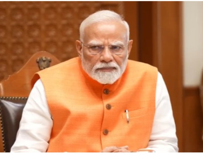 Delhi Blast: पीएम मोदी ने जताई संवेदना, राजनाथ सिंह ने कहा – बेहद दुखद घटना