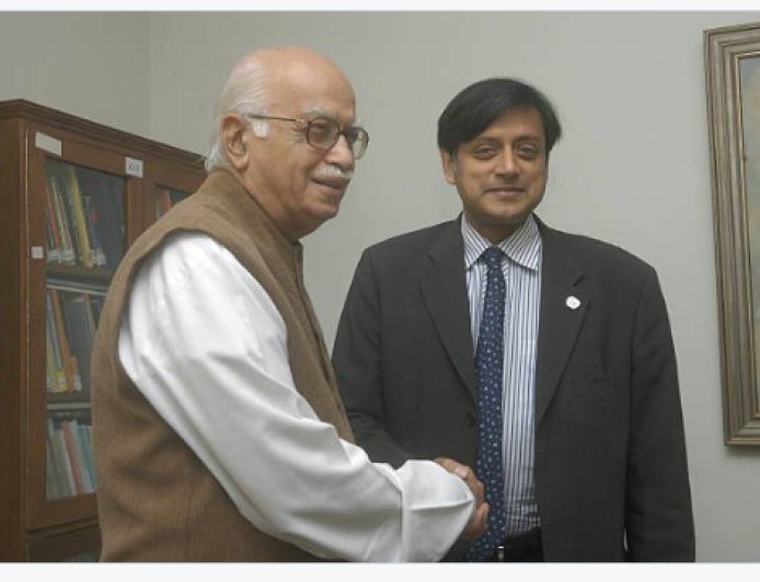 शशि थरूर फिर विवादों में | आडवाणी की तारीफ पर बवाल | राजनीतिक बयान पर नई बहस