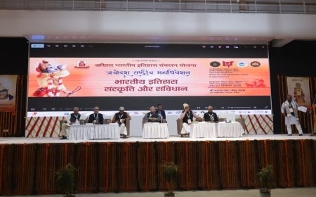 संविधान में सभी को साथ लेकर चलने की भावना निहित है – डॉ. मोहन भागवत जी