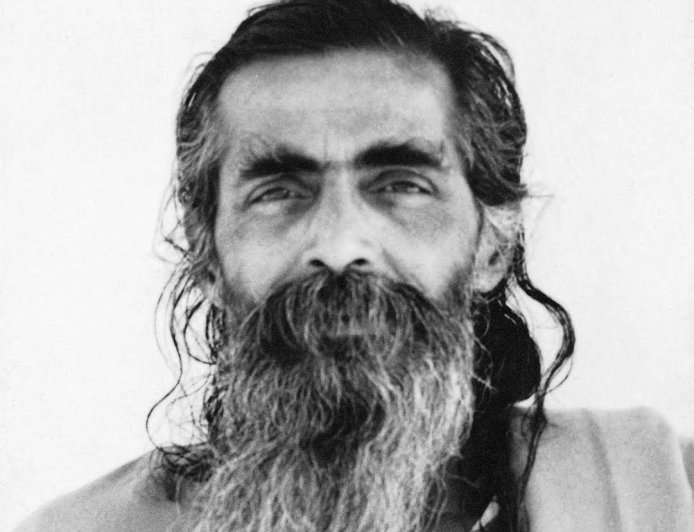 निष्ठावान सच्चरित्र बनें और राष्ट्रभक्ति करें