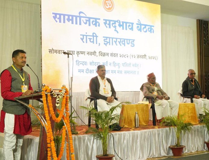 बच्चों को सोशल मीडिया के नकारात्मक प्रभावों से बचाने के लिए उन्हें भारतीय संस्कृति से जोड़ना आवश्यक – दत्तात्रेय होसबाले जी